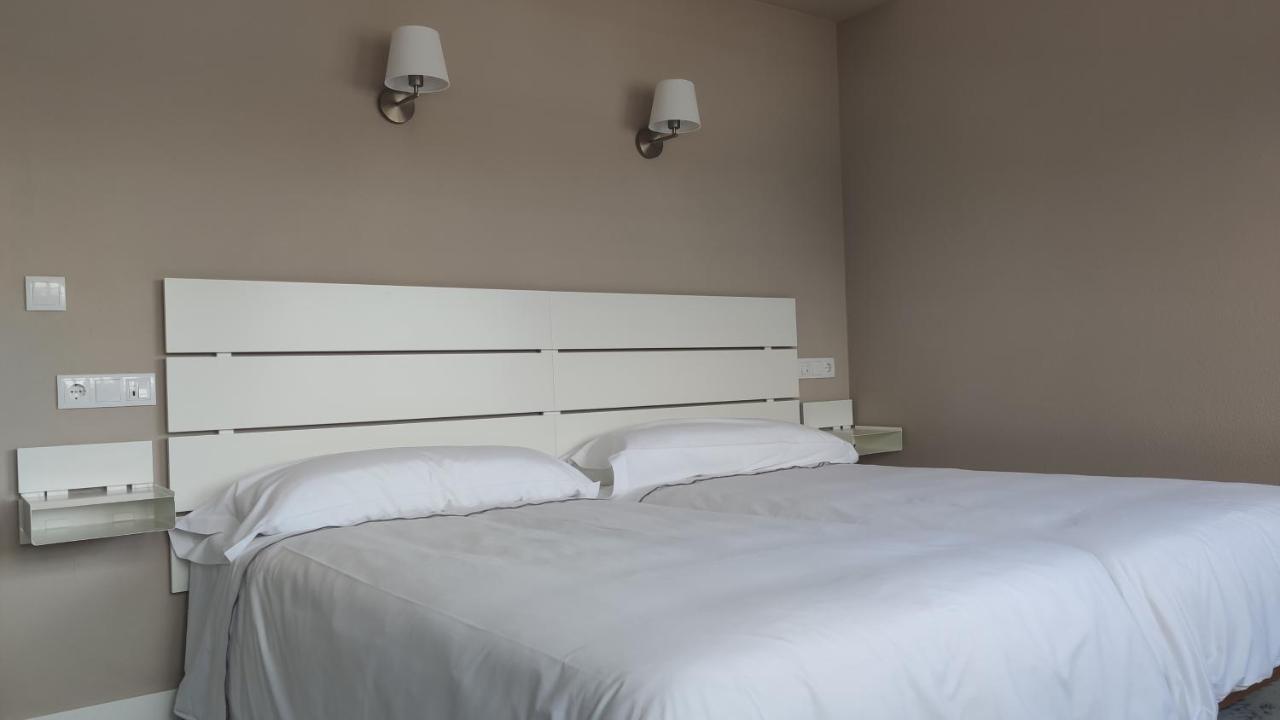 Hotel Roman Навесес Экстерьер фото